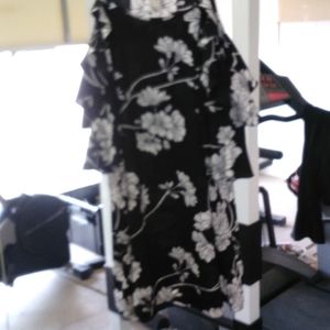 Lillian Black/White floral Dress